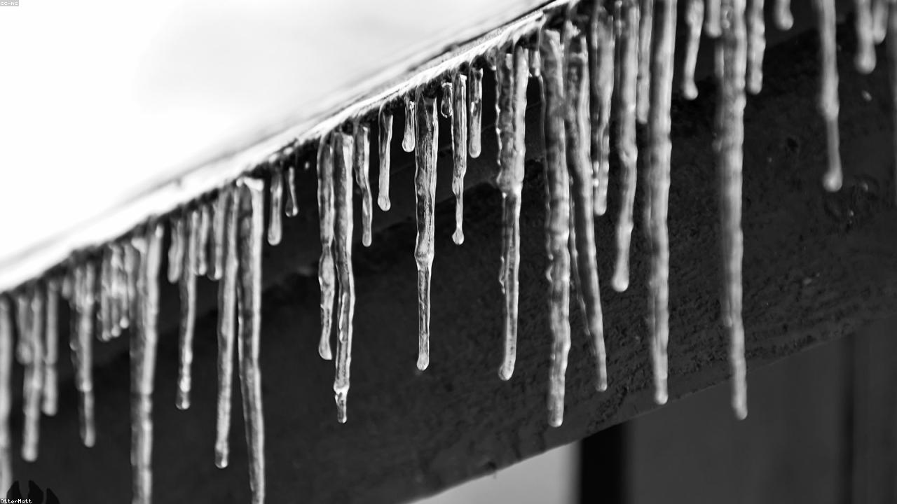 Ice dam and lake-effect snow load on a roof in Chardon, OH